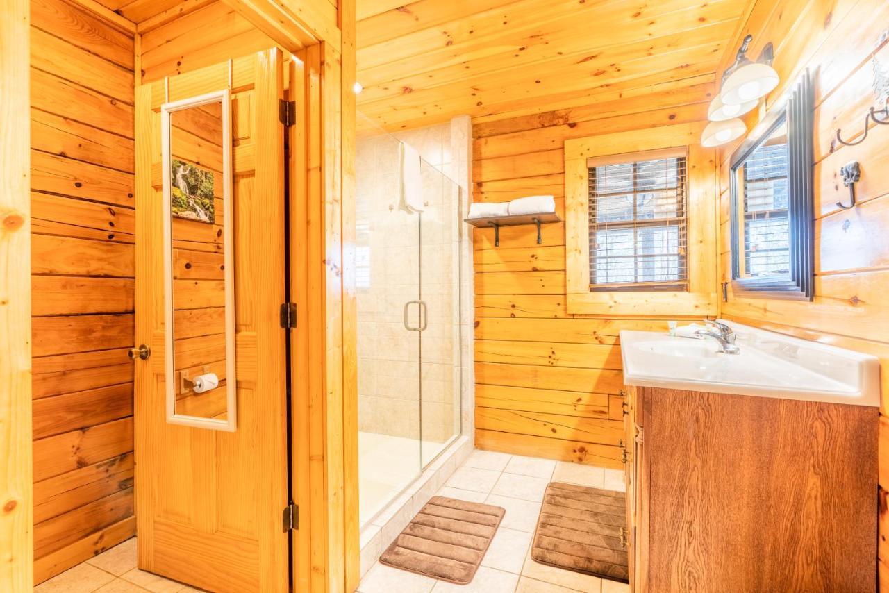 Comfort Cabin Bearway To Heaven W Private Hot Tub Pigeon Forge Exterior photo